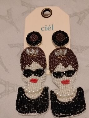 Ciel Beaded Drop Pierced Audrey Hepburn Char. Breakfast At Tiffany's Earrings